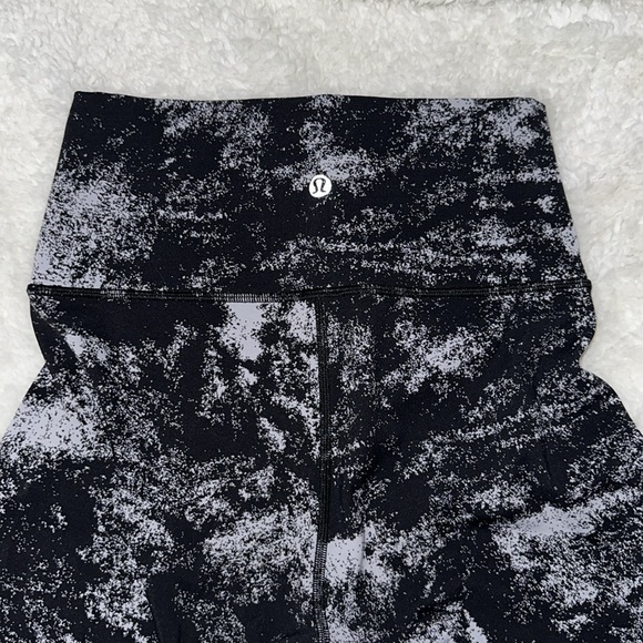 NEW! Lululemon 25” Wunder Under Leggings - Picture 3 of 4